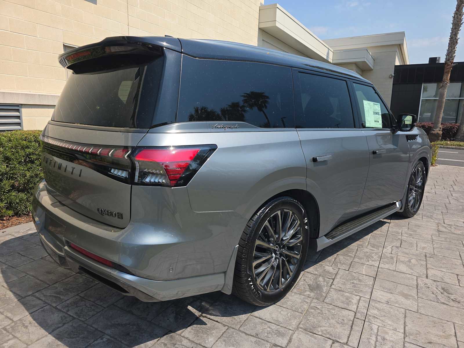 New 2026 INFINITI QX80 Autograph w/ Premium Cargo Package image 3