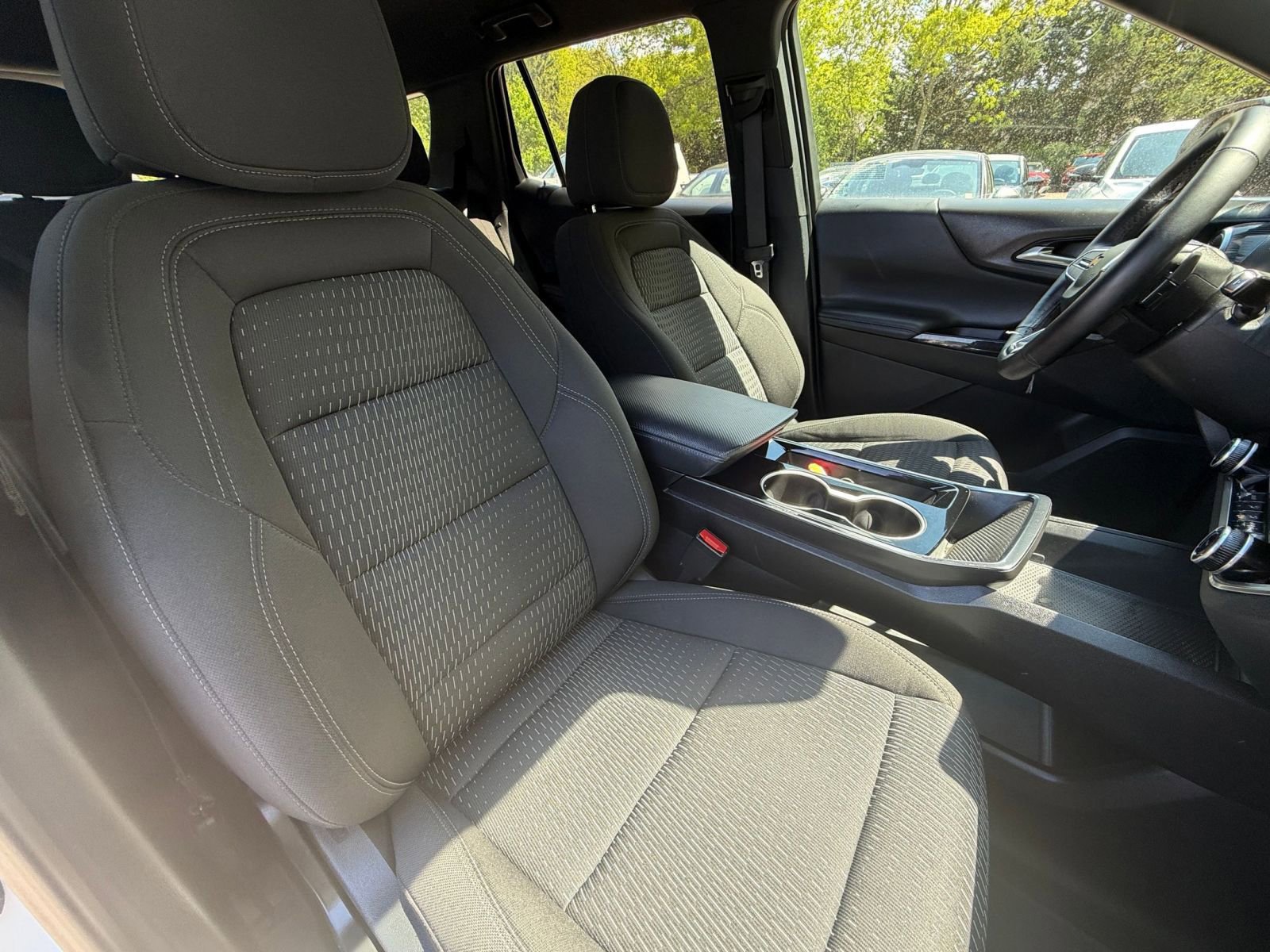 Used 2025 Chevrolet Equinox LT AWD/4WD image 36