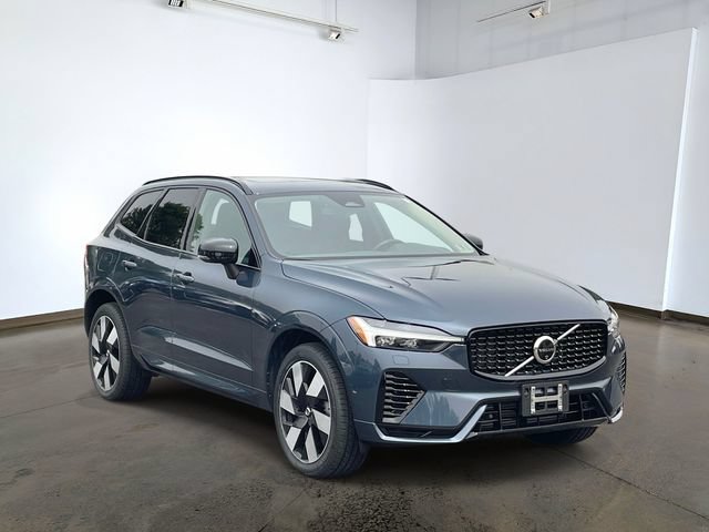 Used 2024 Volvo XC60 T8 Plus w/ Protection Package Premier AWD/4WD image 3