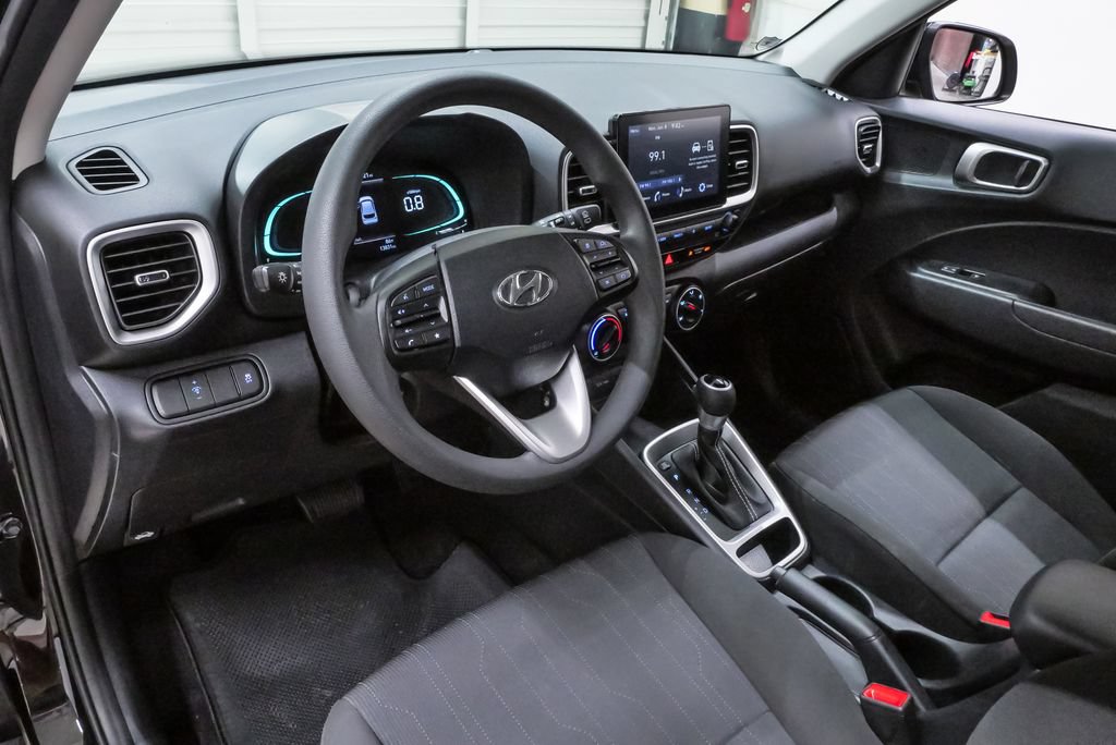 Certified 2024 Hyundai Venue SE FWD image 2