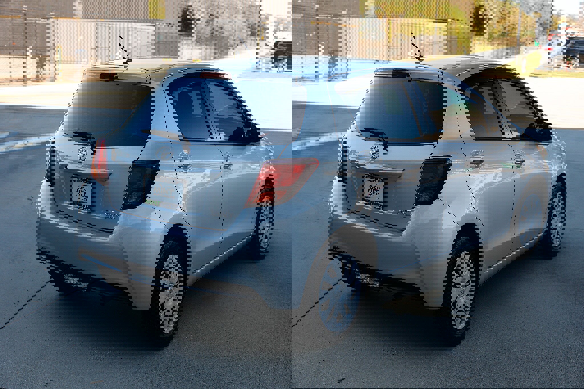 Used 2016 Toyota Yaris L image 16