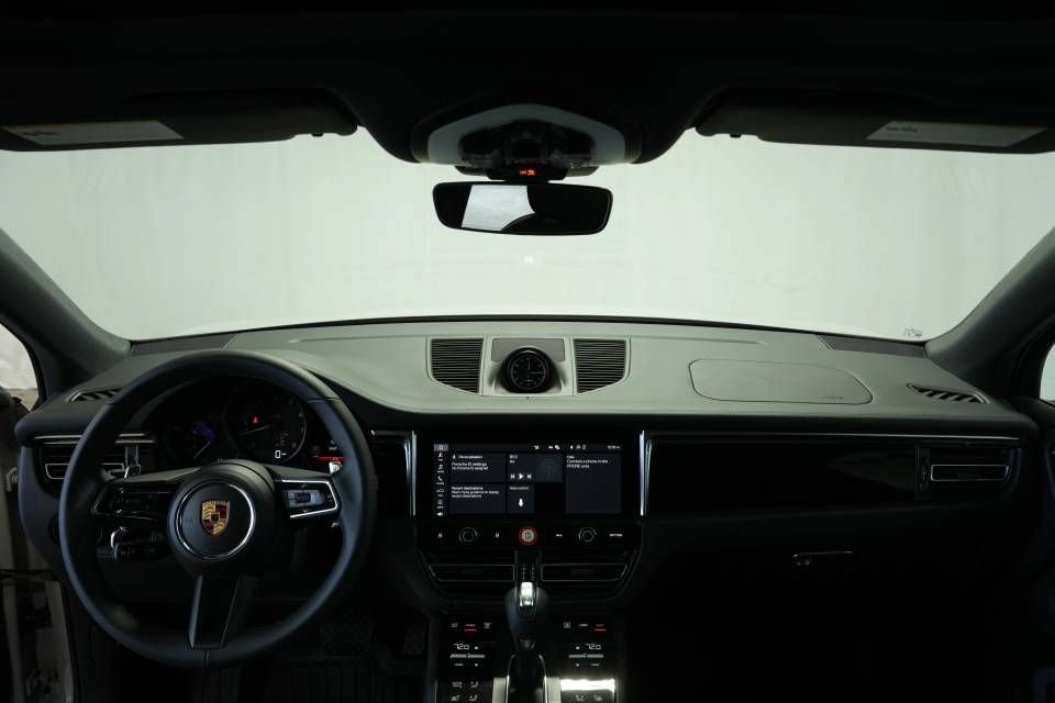 Certified 2026 Porsche Macan AWD/4WD image 16