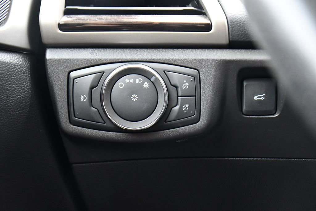 Used 2016 Ford Fusion SE w/ Equipment Group 202A FWD image 31