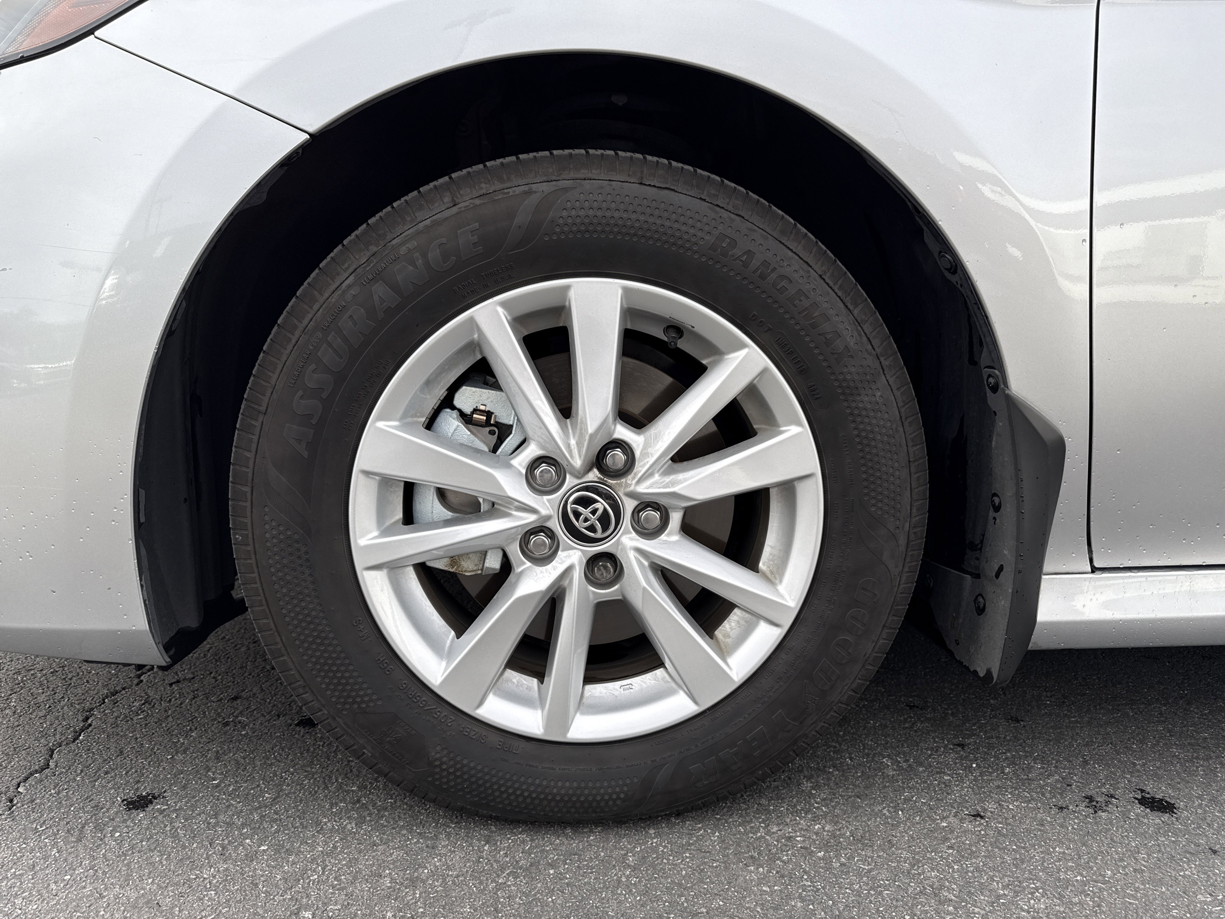 Used 2025 Toyota Camry LE image 5