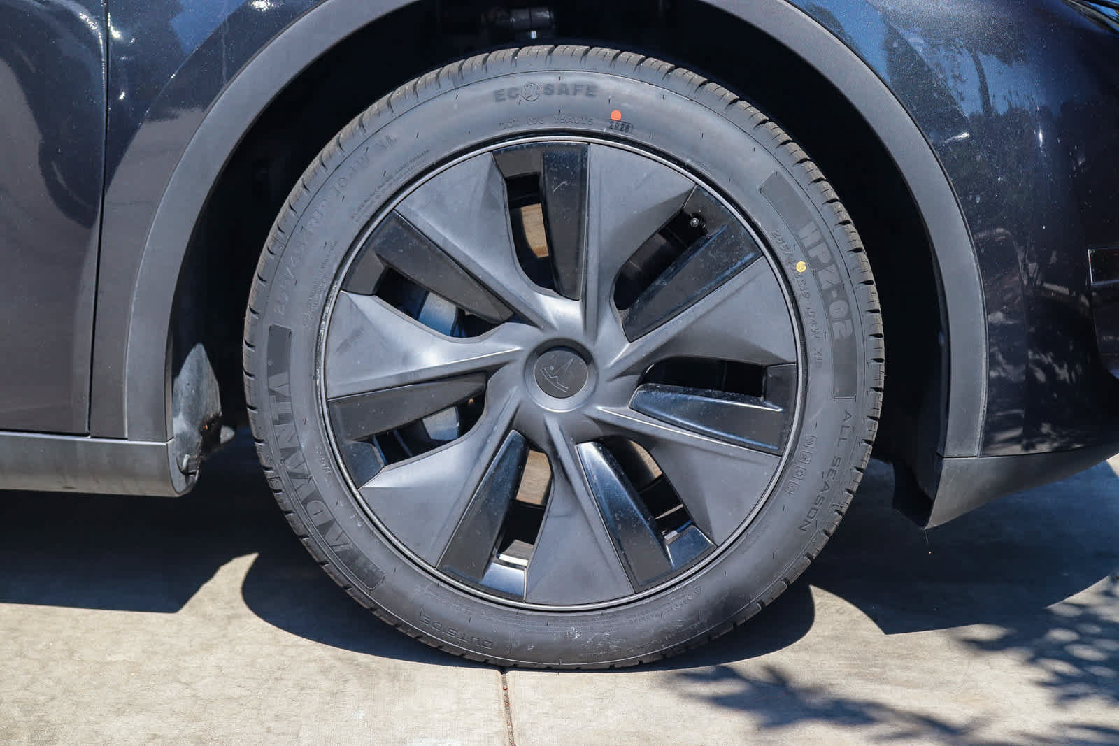 Used 2025 Tesla Model Y Long Range RWD image 9