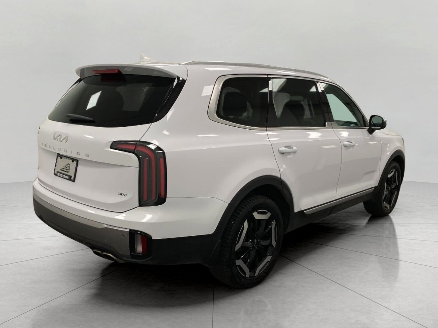 Used 2025 Kia Telluride EX w/ EX Captain's Chair Package AWD/4WD image 4