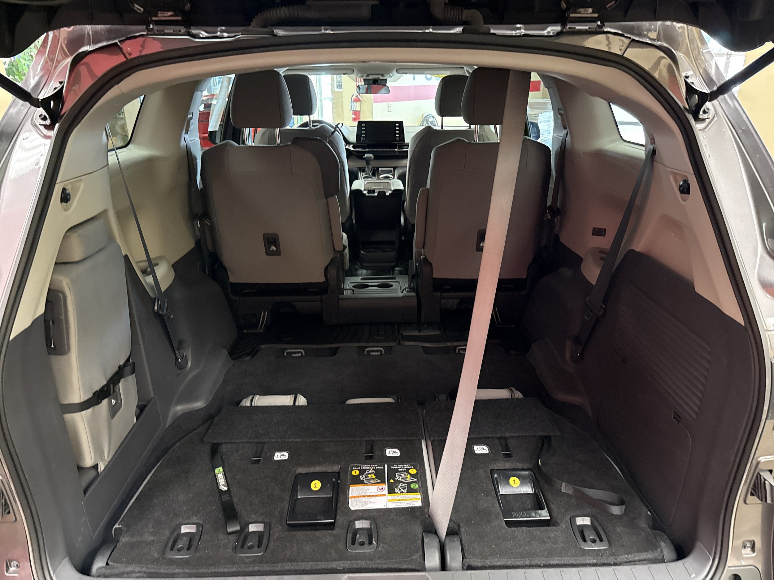 Used 2023 Toyota Sienna LE FWD image 35