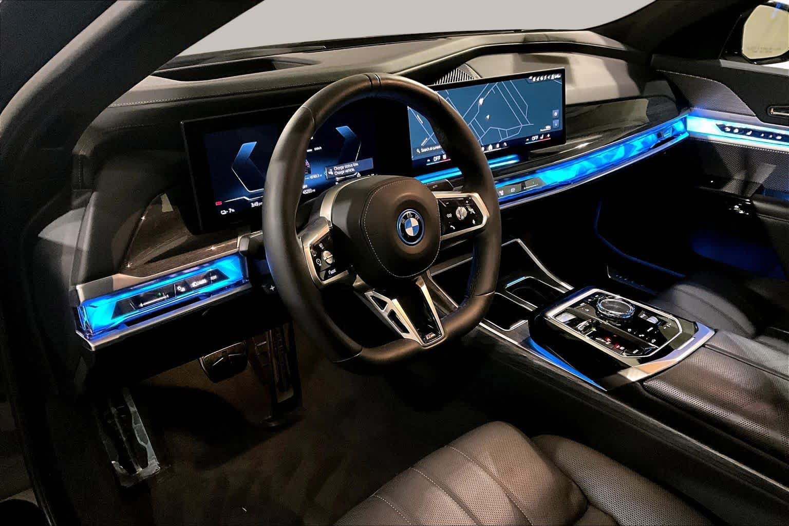 Used 2023 BMW i7 xDrive60 AWD/4WD image 17