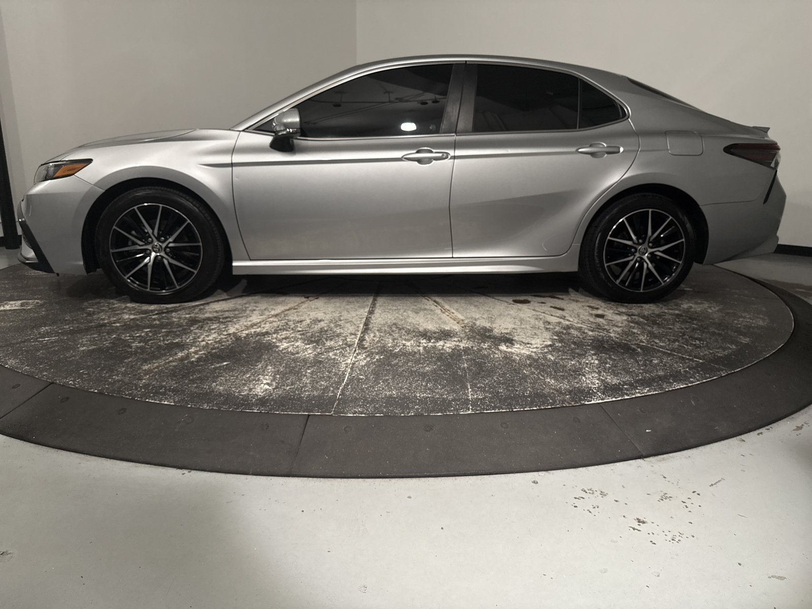 Used 2023 Toyota Camry SE FWD image 8