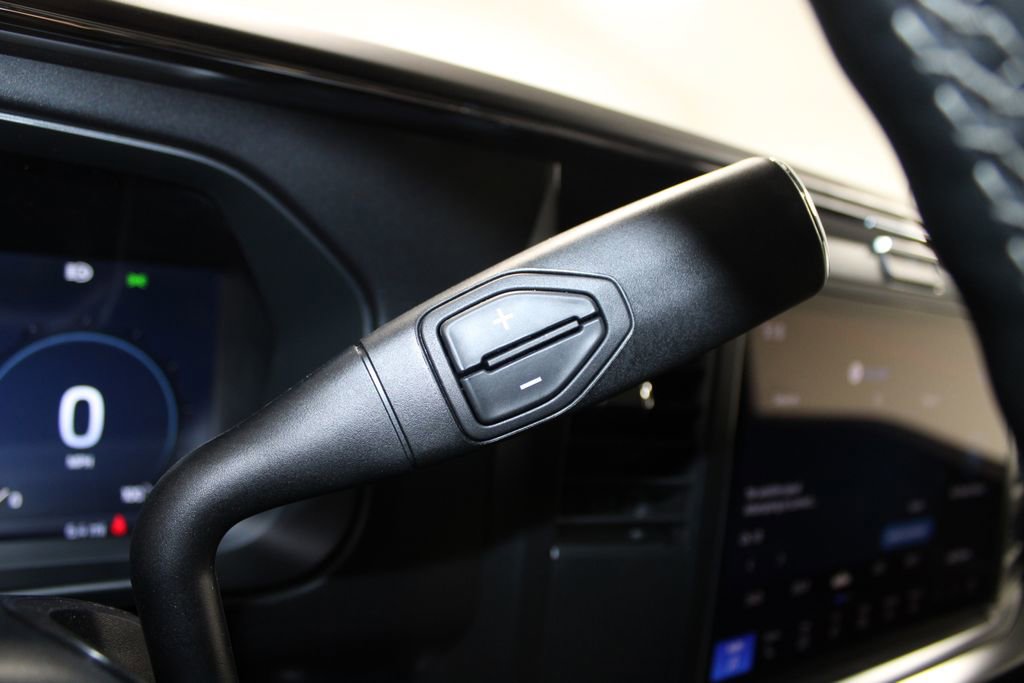 New 2026 Ford F250 Lariat w/ Black Appearance Package image 39