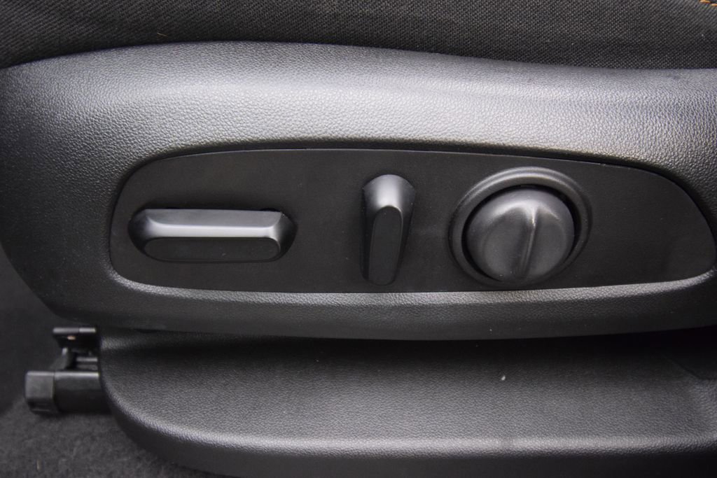 Used 2021 Chevrolet Equinox LT FWD image 26