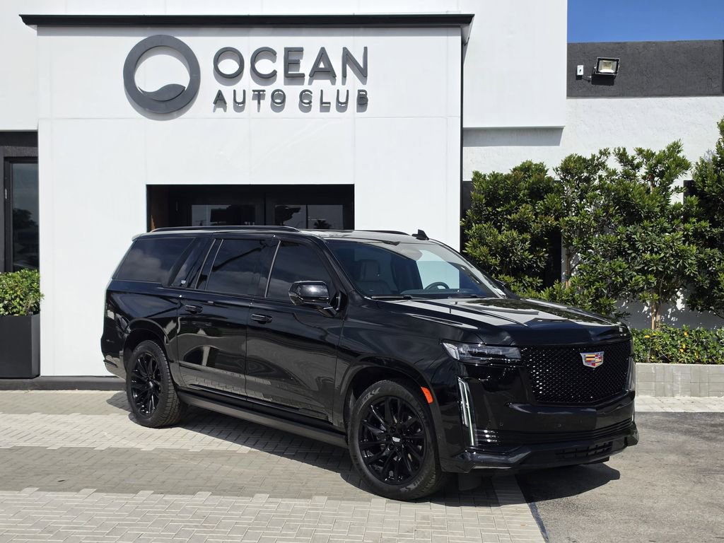 Used 2023 Cadillac Escalade ESV Sport Platinum w/ LPO, ONYX Package RWD image 2