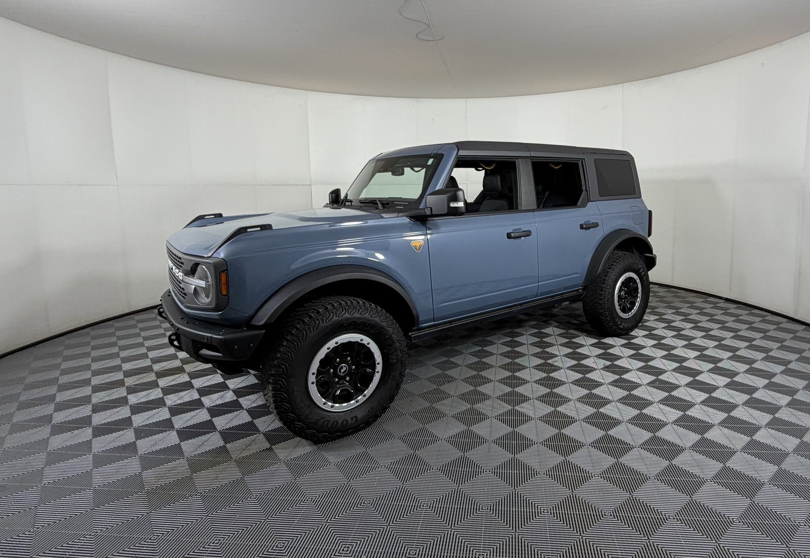 Used 2024 Ford Bronco Badlands image 2