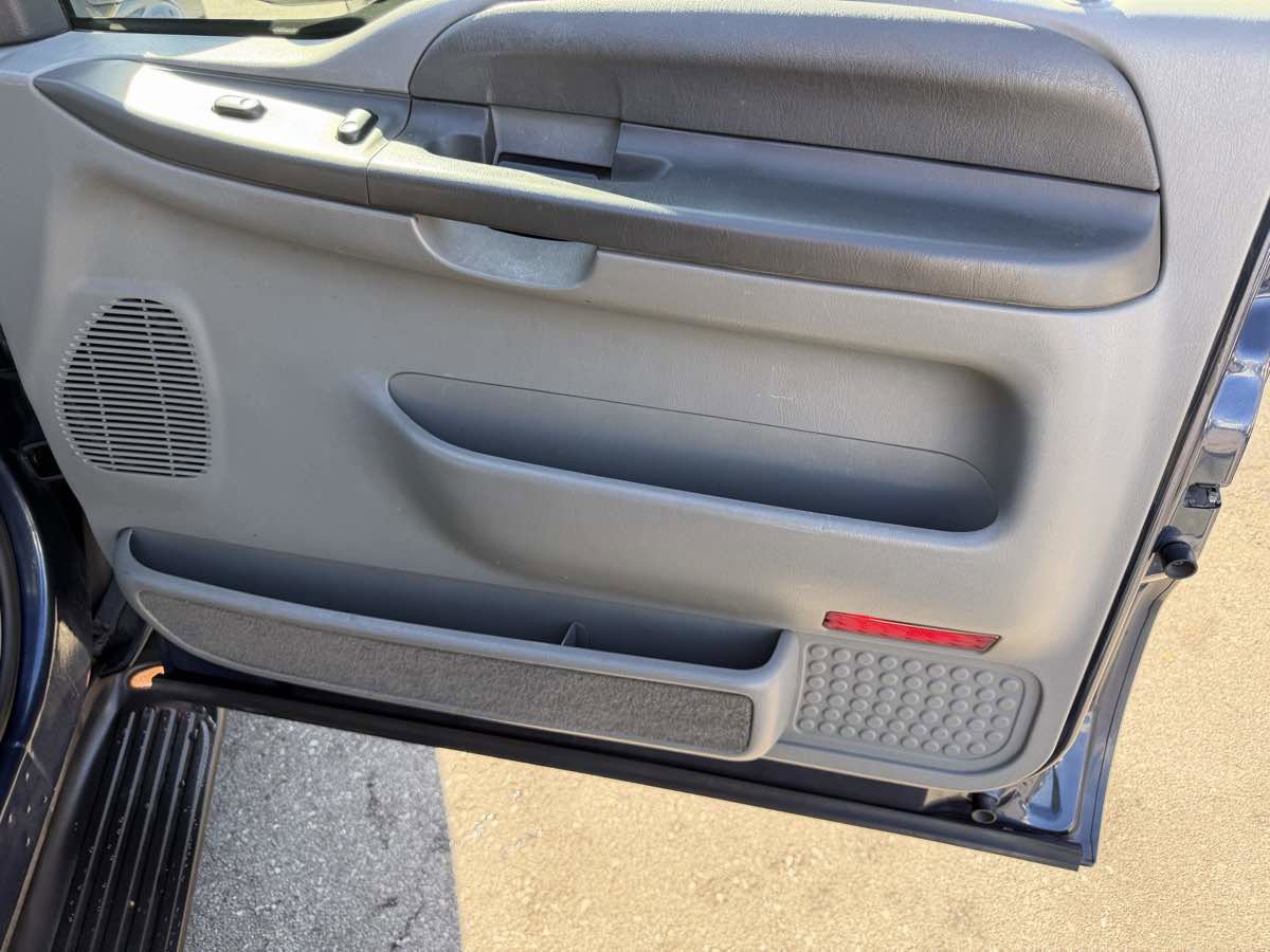 Used 2003 Ford Excursion XLT RWD image 15