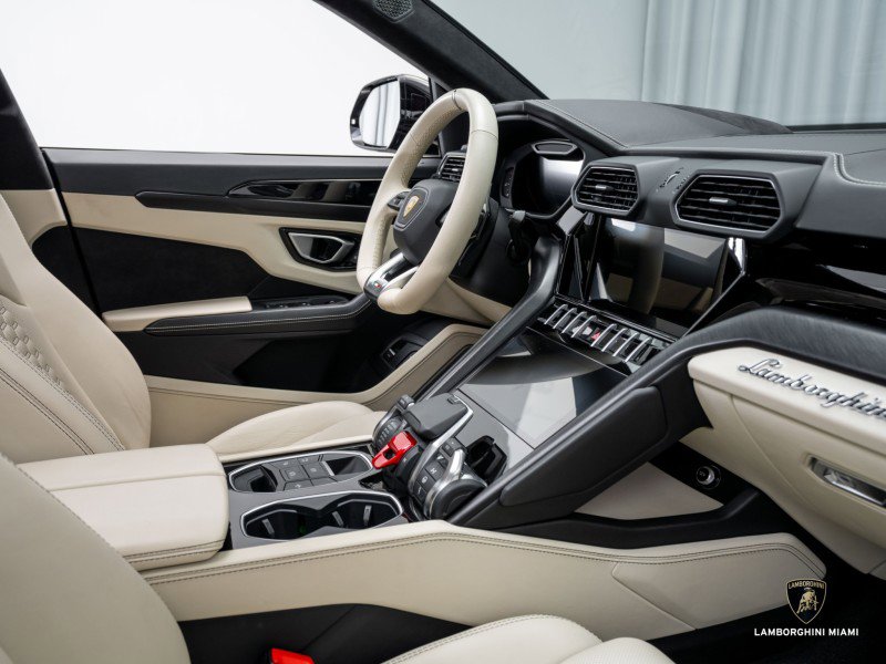 Used 2022 Lamborghini Urus image 43