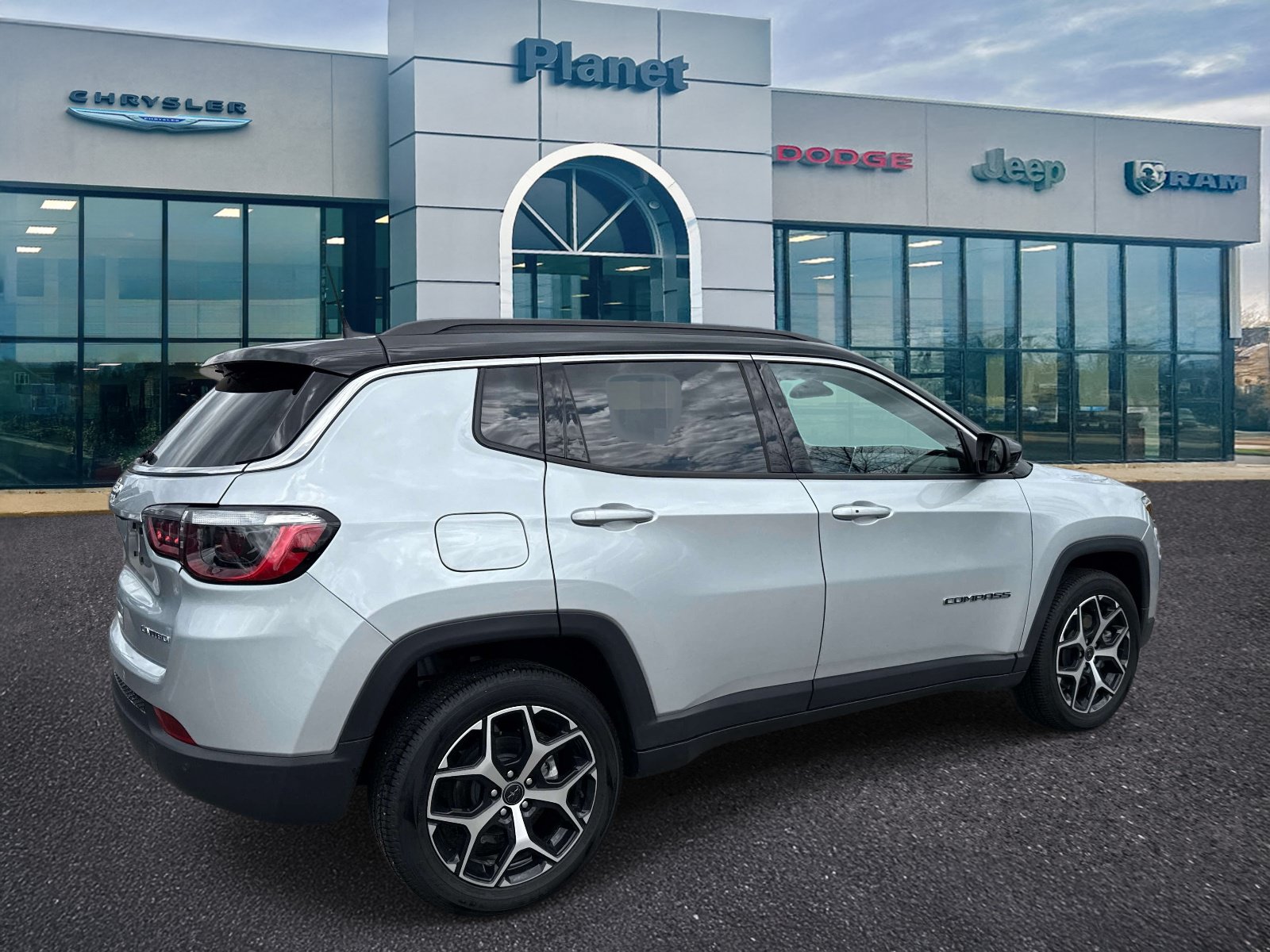 Used 2025 Jeep Compass Limited AWD/4WD image 2
