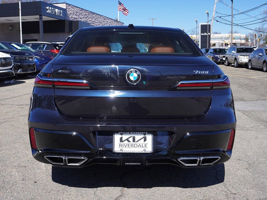 Used 2023 BMW 760i xDrive image 14