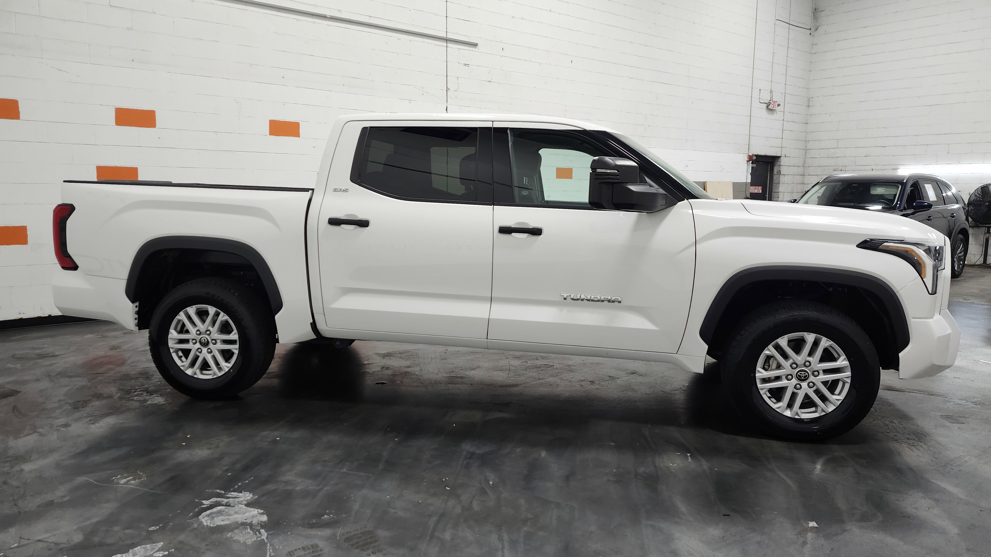 Used 2022 Toyota Tundra SR5 w/ SR5 Convenience Package image 11