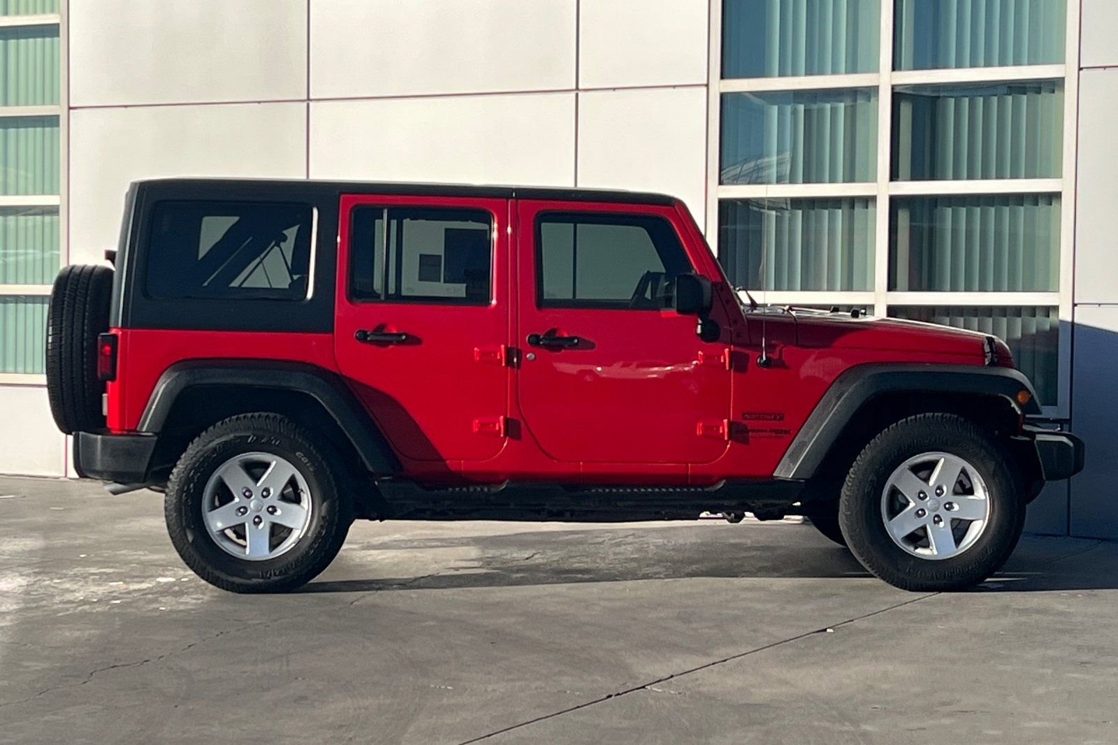Used 2018 Jeep Wrangler Unlimited Sport S image 3
