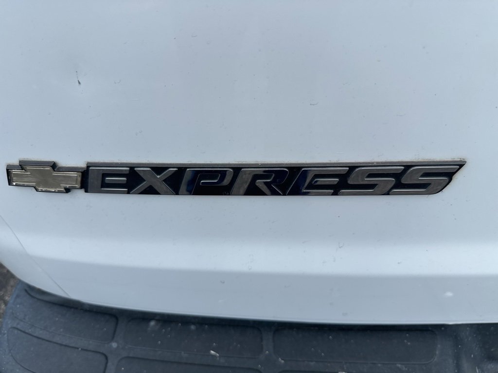 Used 2018 Chevrolet Express 2500 Work Van image 9