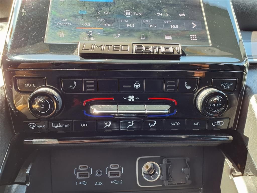 Used 2023 Jeep Grand Cherokee Altitude AWD/4WD image 12