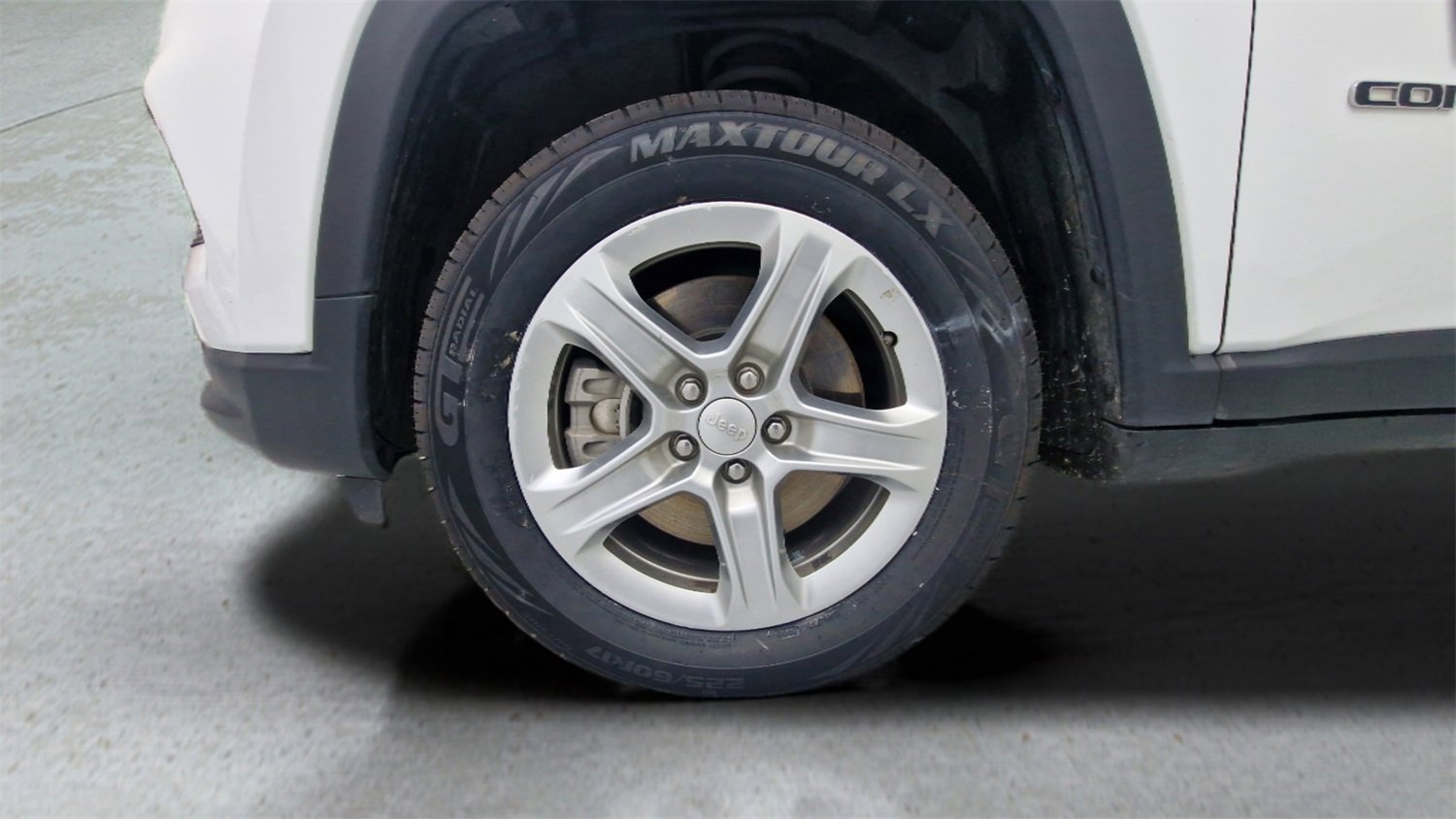 Used 2024 Jeep Compass Latitude image 32