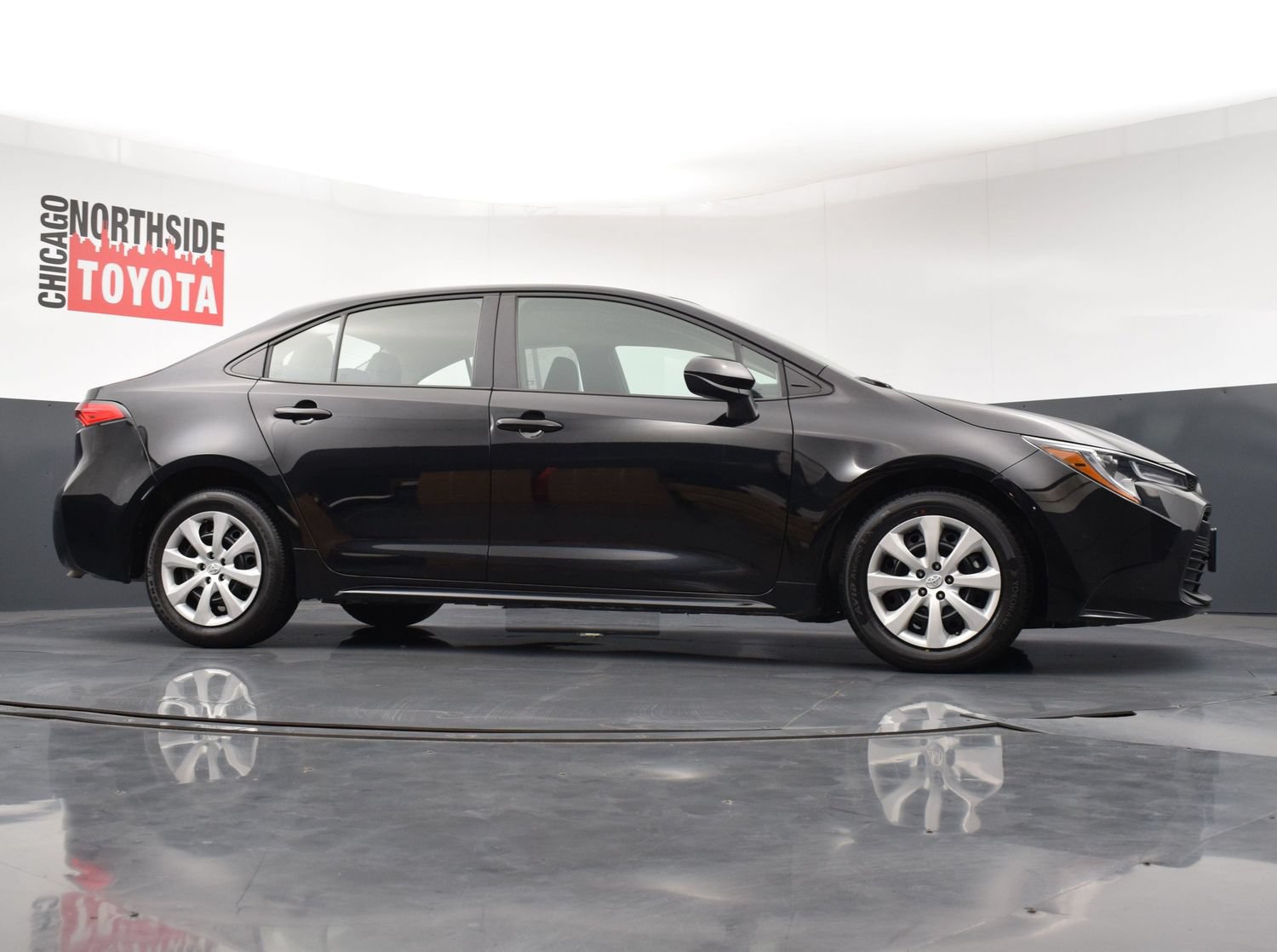 Used 2025 Toyota Corolla LE FWD image 27
