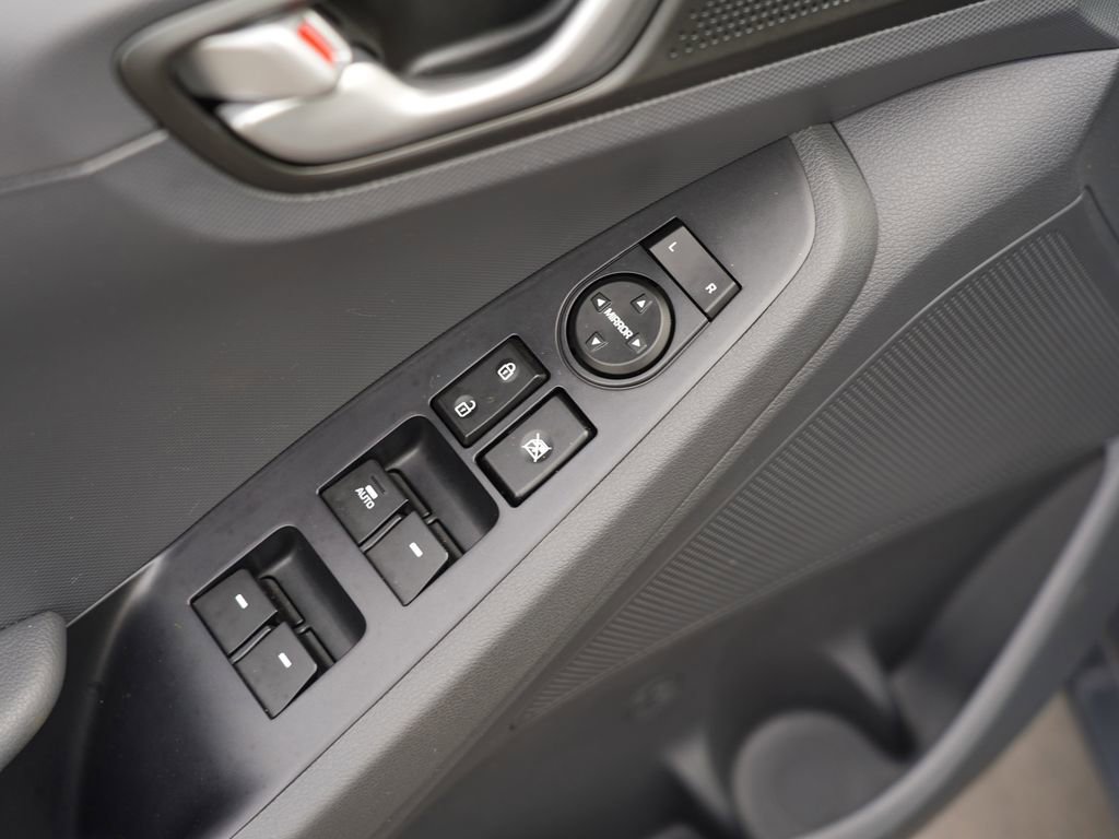 Used 2018 Hyundai Ioniq Blue FWD image 16