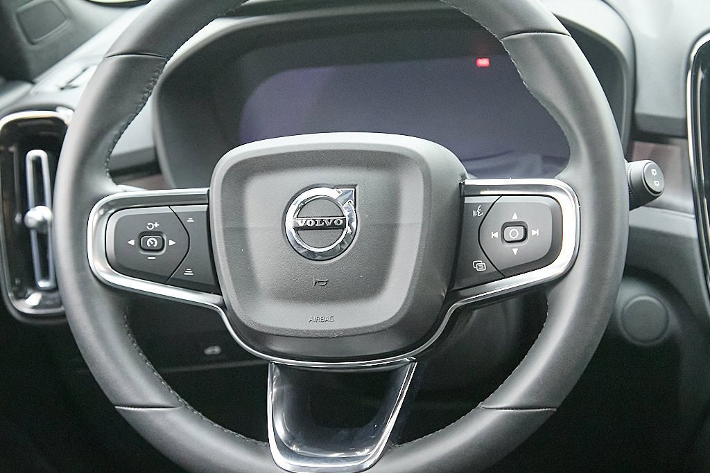 Certified 2023 Volvo XC40 Recharge Ultimate image 27