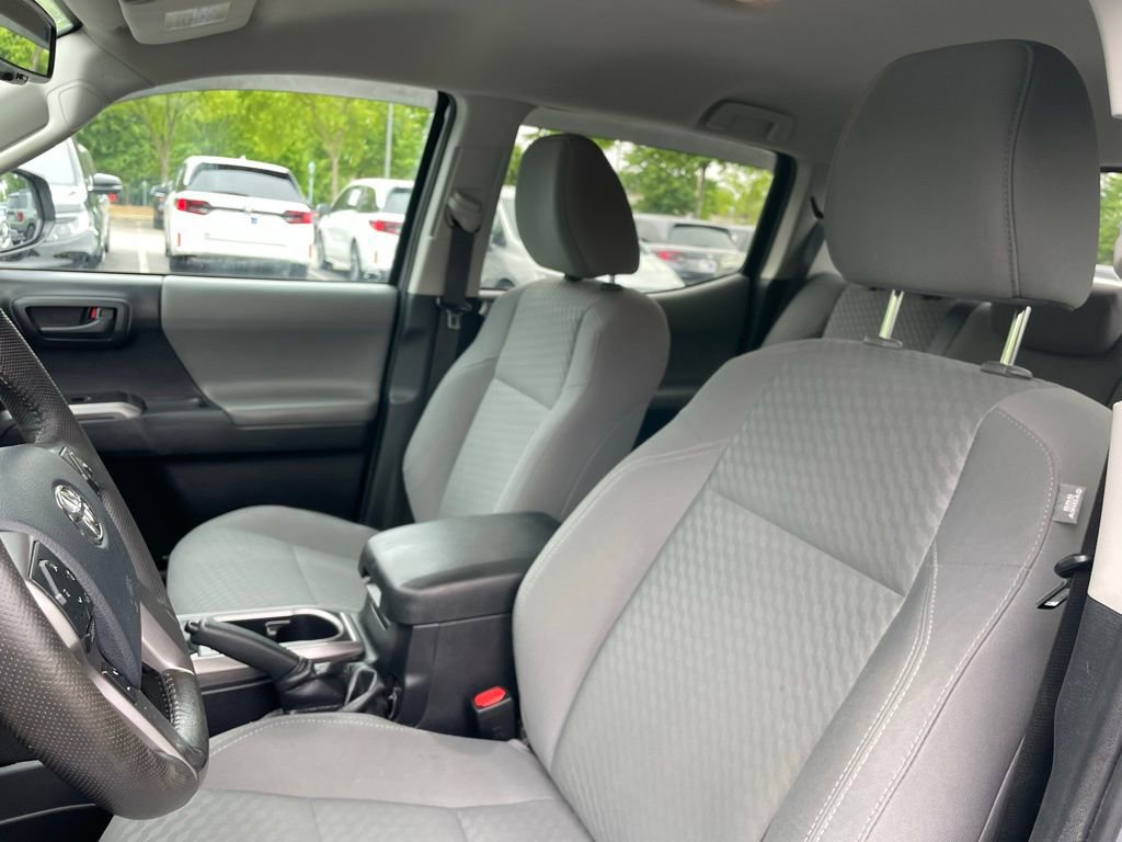 Used 2020 Toyota Tacoma SR5 RWD image 24