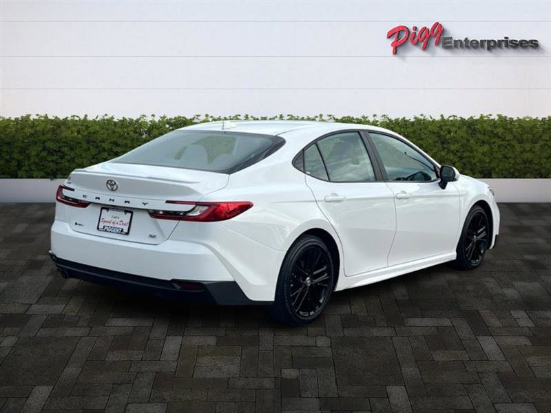 Used 2025 Toyota Camry SE image 8