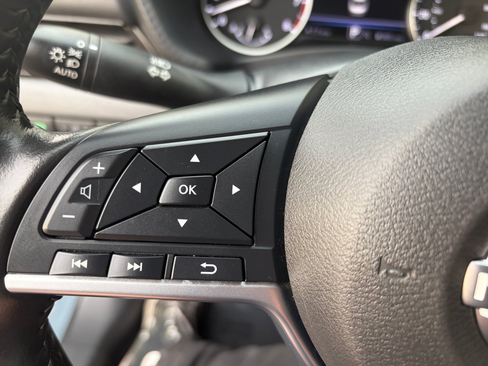 Used 2025 Nissan Sentra SV w/ All-Weather Package FWD image 18