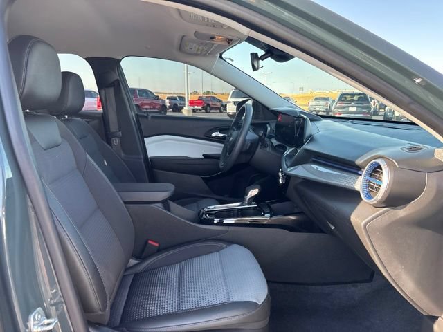 Used 2025 Chevrolet Trax LT FWD image 13