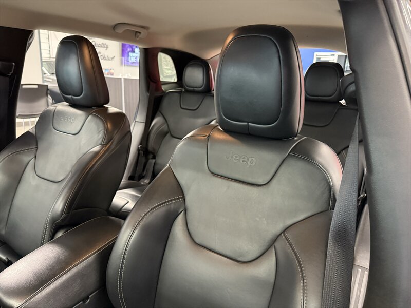 Used 2015 Jeep Cherokee Latitude w/ Cold Weather Group AWD/4WD image 19