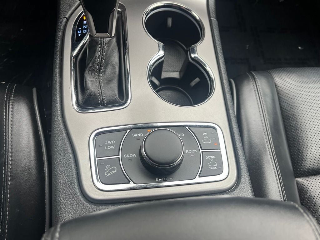 Used 2020 Jeep Grand Cherokee Overland AWD/4WD image 34