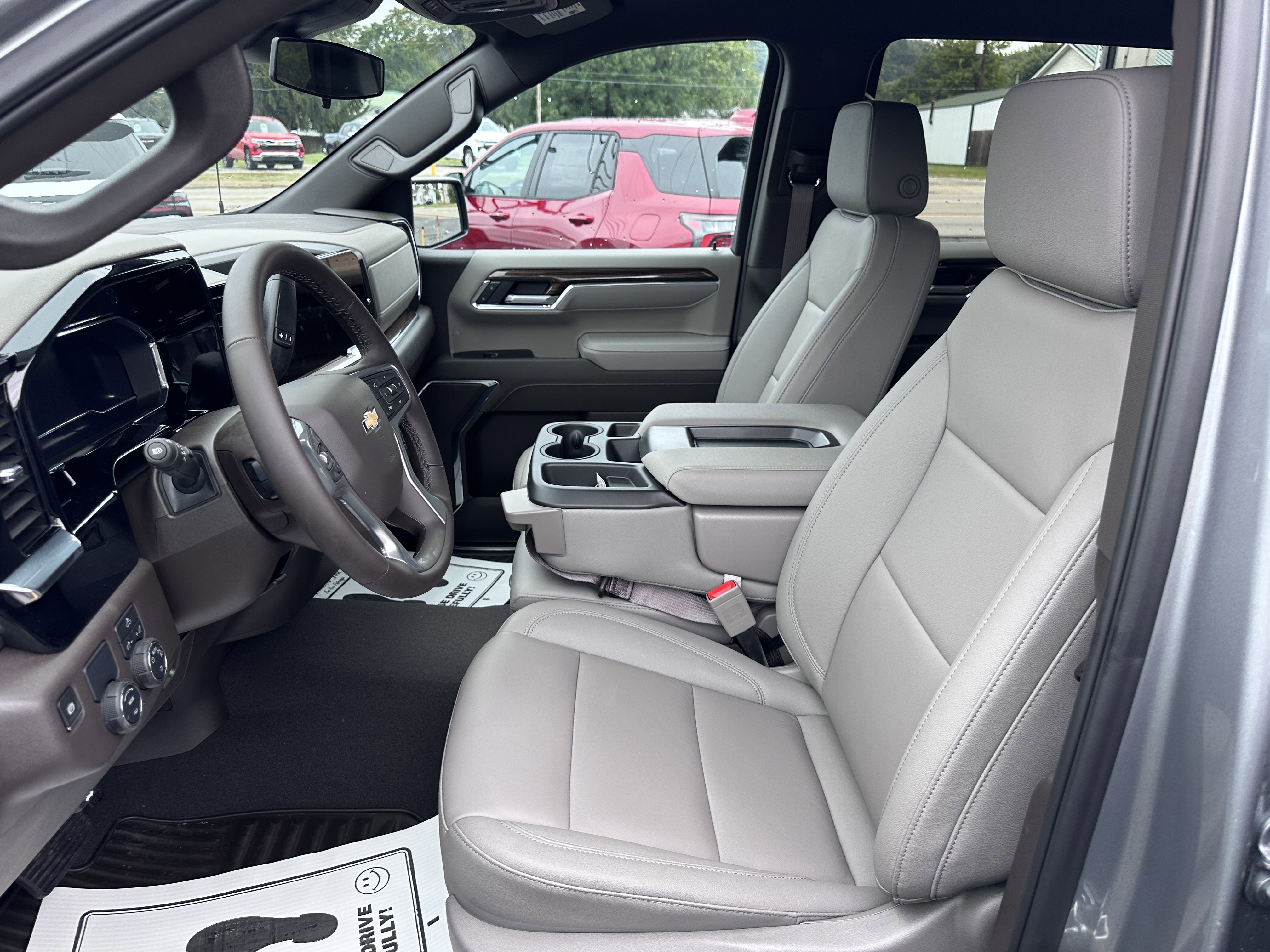 Used 2025 Chevrolet Silverado 1500 LT w/ Leather Package image 9