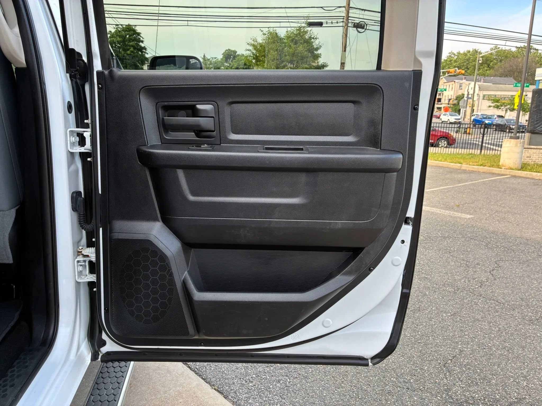 Used 2015 RAM 2500 Tradesman w/ Chrome Appearance Group AWD/4WD image 9