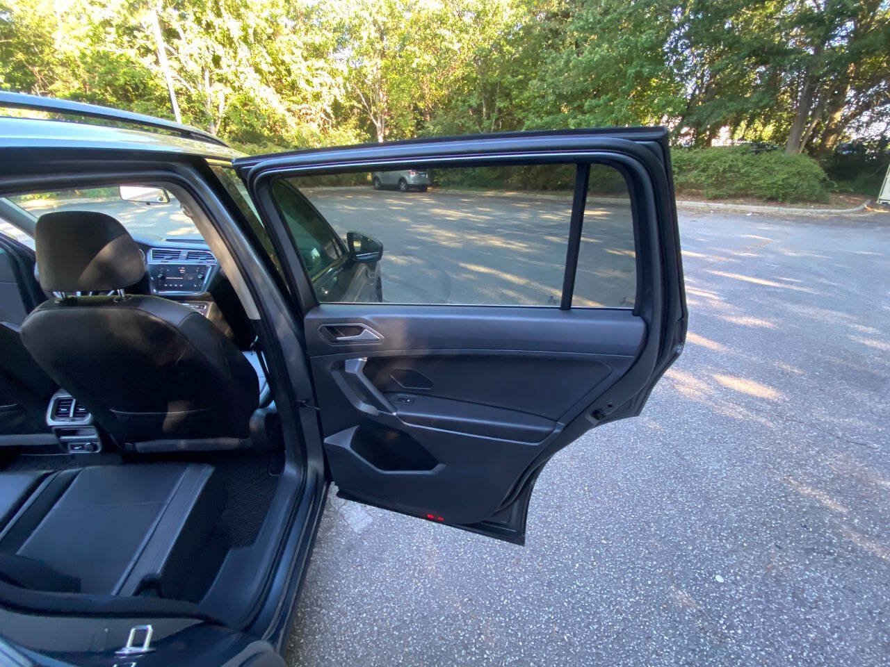 Used 2020 Volkswagen Tiguan SE FWD image 53