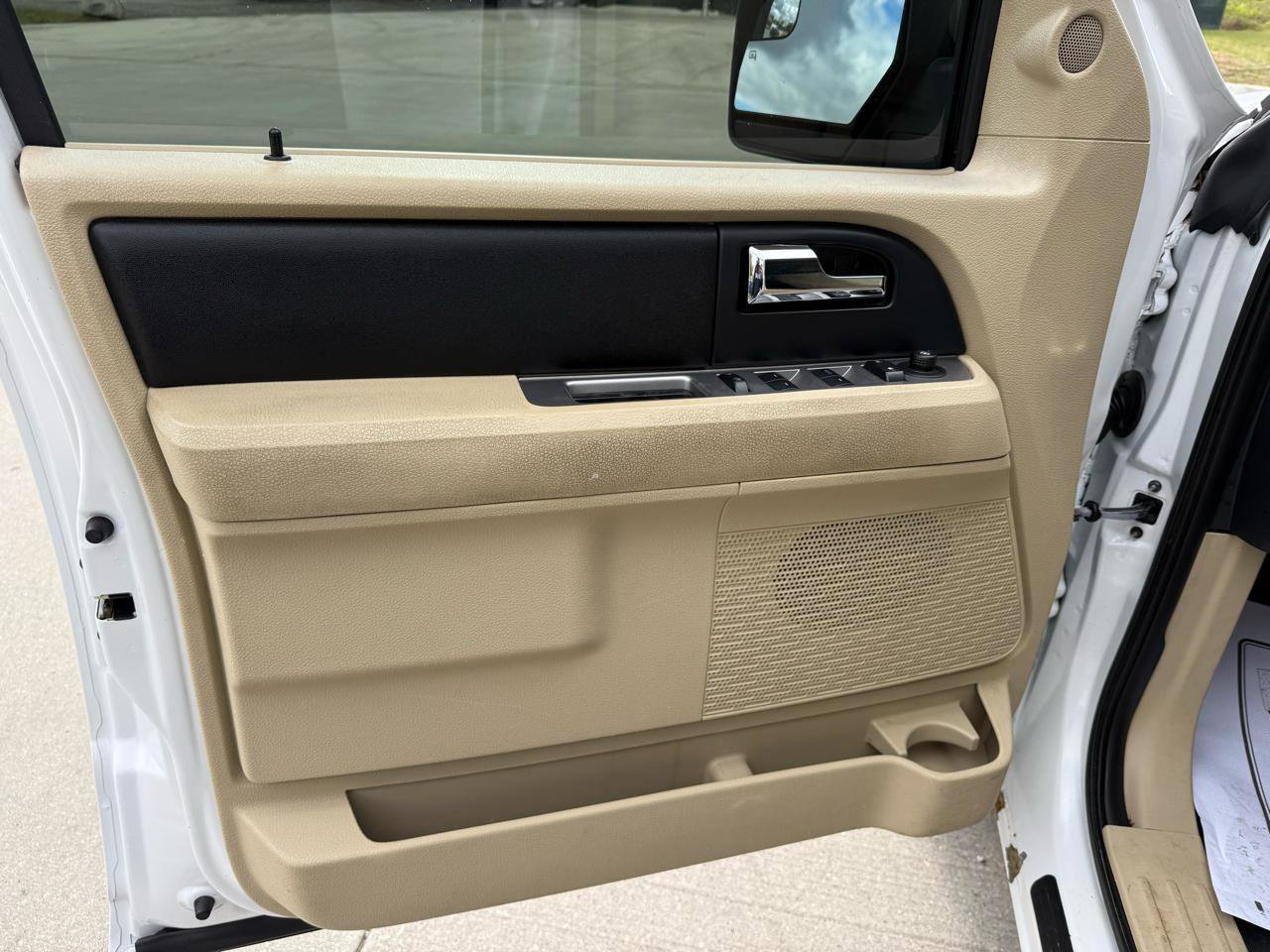 Used 2015 Ford Expedition XL image 12