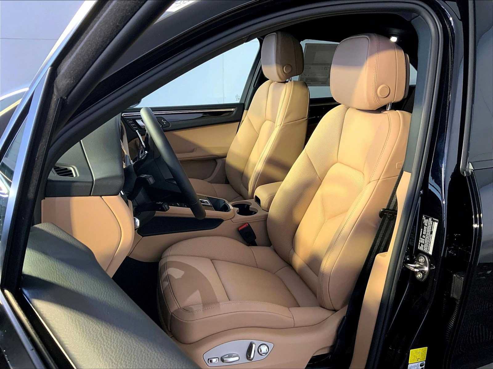 New 2026 Porsche Macan AWD/4WD image 5