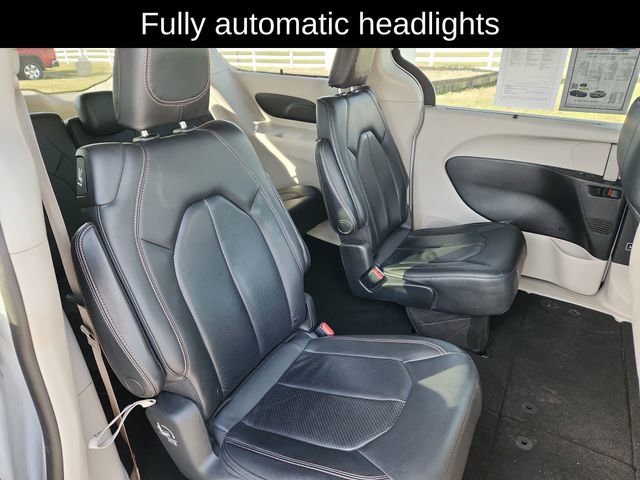 Used 2019 Chrysler Pacifica Touring-L image 29