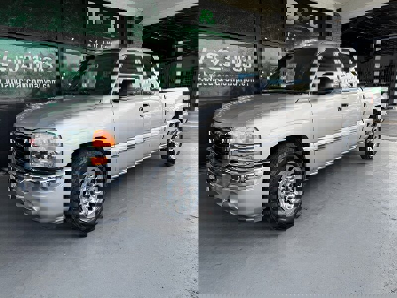 Used 2005 GMC Sierra 1500 SLE w/ Light Duty Power Package image 1