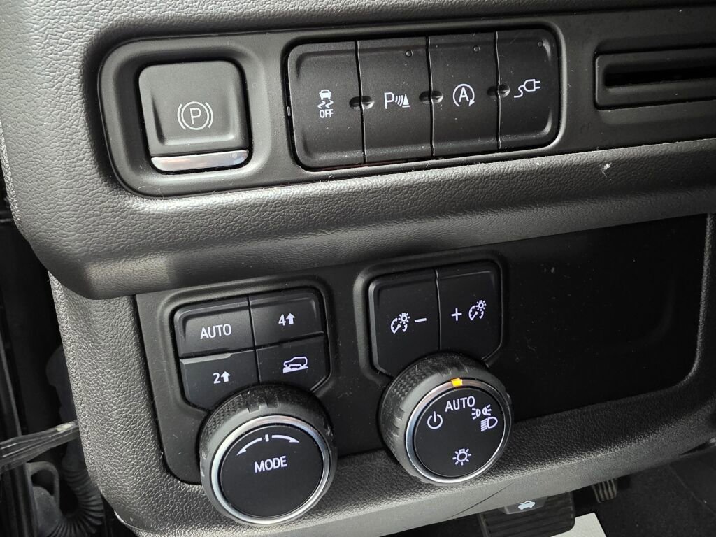 Used 2021 Chevrolet Suburban LT AWD/4WD image 17