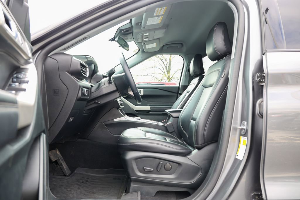 Certified 2023 Ford Explorer XLT w/ Equipment Group 202A AWD/4WD image 32