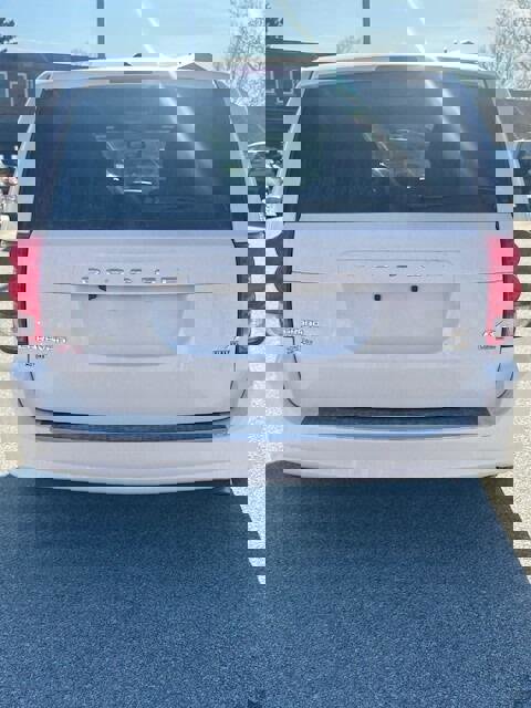 Used 2015 Dodge Grand Caravan R/T image 4