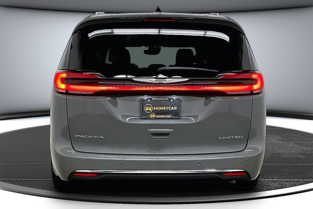 Used 2023 Chrysler Pacifica Limited FWD image 5