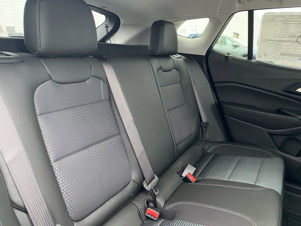 New 2026 Chevrolet Trax LT w/ Sunroof Package image 24