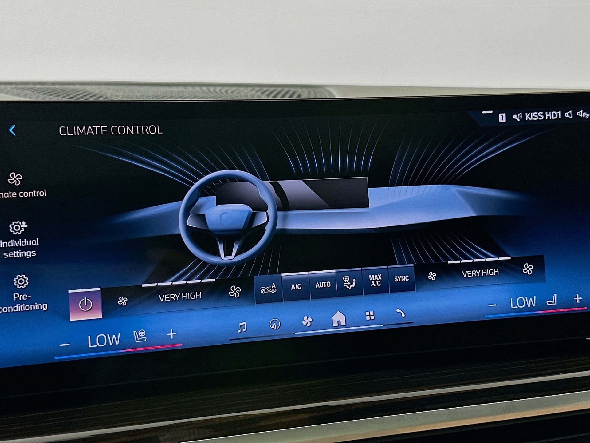 Used 2024 BMW X7 xDrive40i w/ M Sport Package image 16