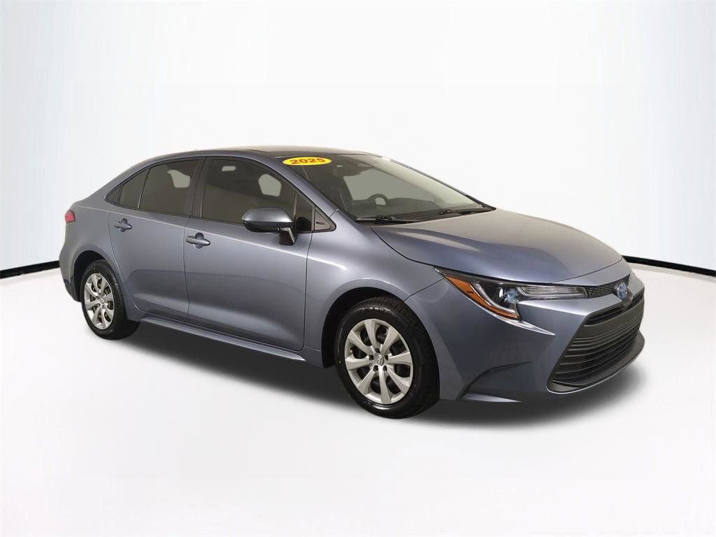 Used 2025 Toyota Corolla LE image 2