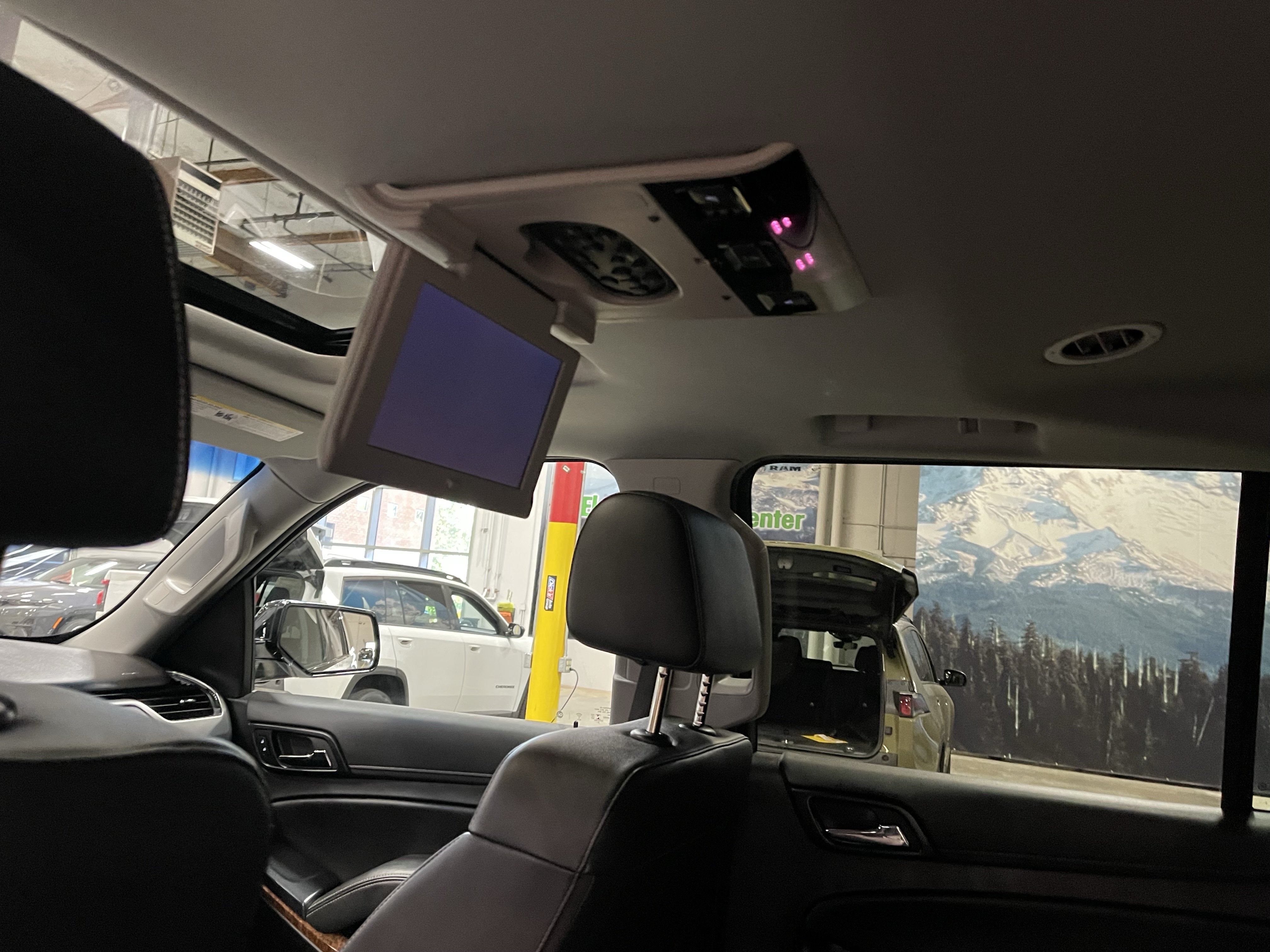 Used 2019 Chevrolet Suburban Premier AWD/4WD image 16